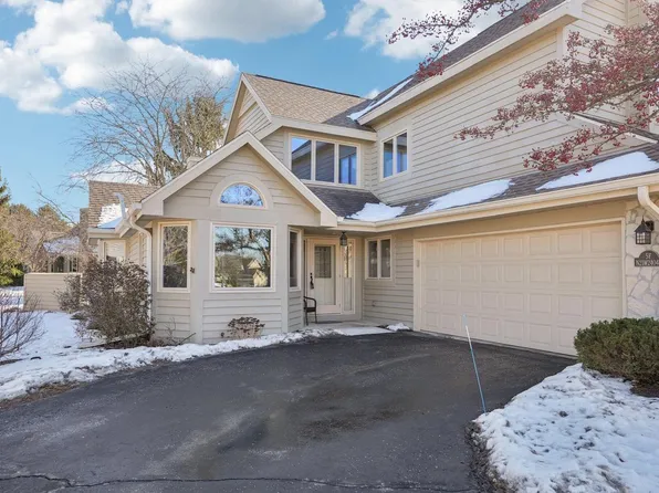 N21W24045 Garden CIRCLE #F, Pewaukee, WI 53072