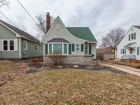 2nd image of 1015 7th Ave SE