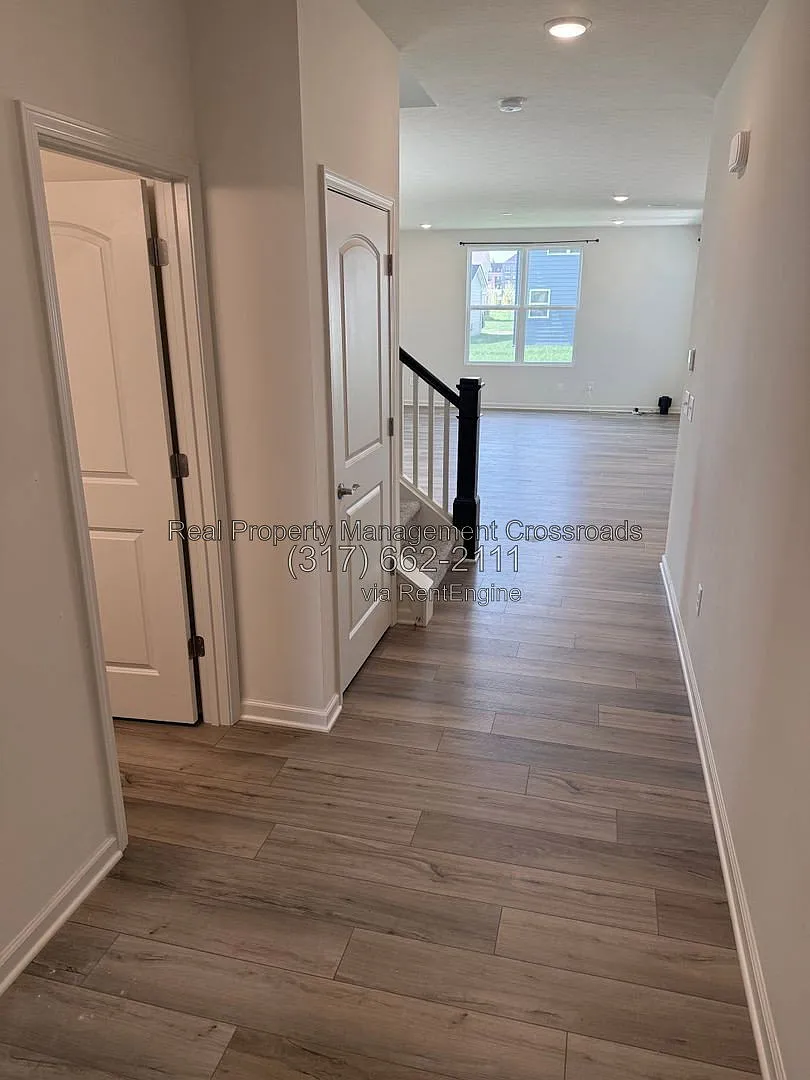 4 bed, 3.0 bath, 2550 sqft, $2,900 — Photo 2