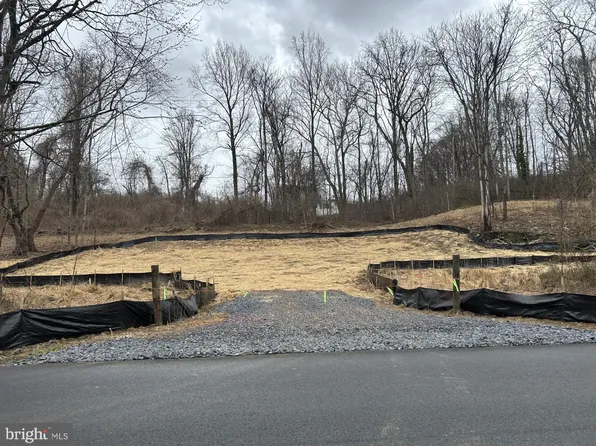 17598 Yatton Rd, Round Hill, VA 20141