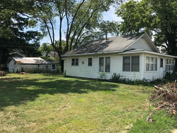 609 Madison St, Eldorado, IL 62930