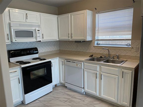 3rd image of 12418 Sunlit Wood Way