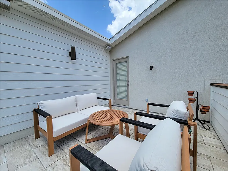 403 Jackson Hill St — Photo 5