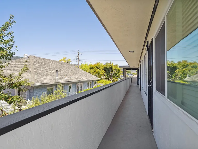 3441 Laguna Ave #2 — Photo 37