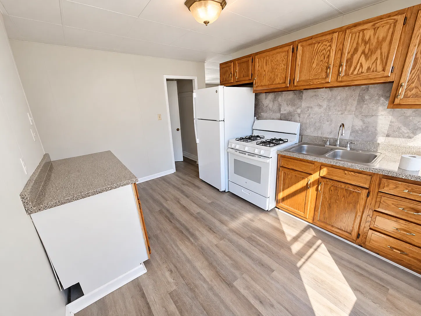 1 bed, $1,000 — Photo 2