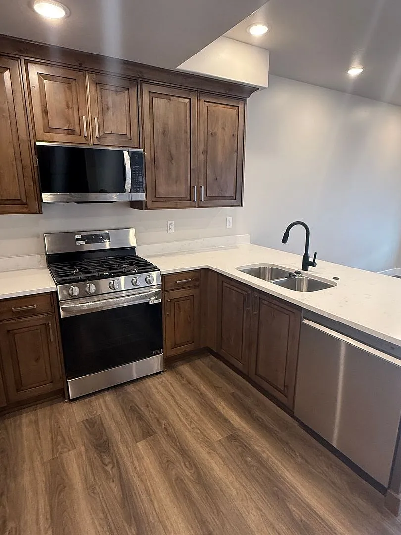 Half off first months rent - Beautiful new construction town home with amazing views — Photo 4