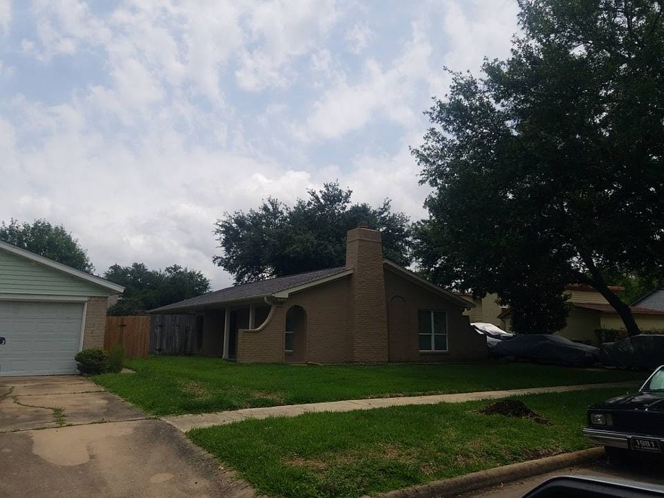 2nd image of 1615 Stone Lake Dr