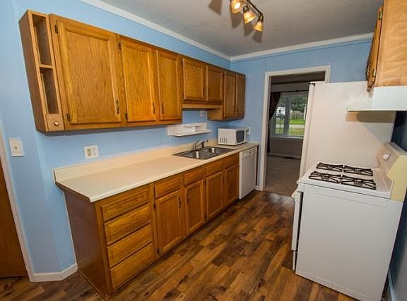 3rd image of 1815 Hartman Dr
