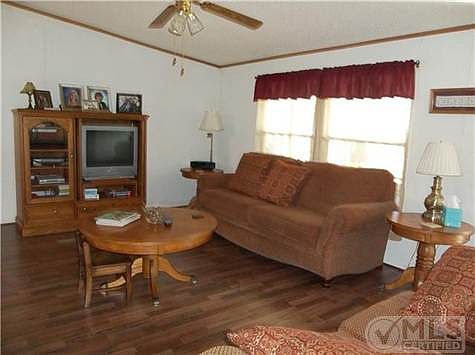 4th image of 809 Echo Lake Dr
