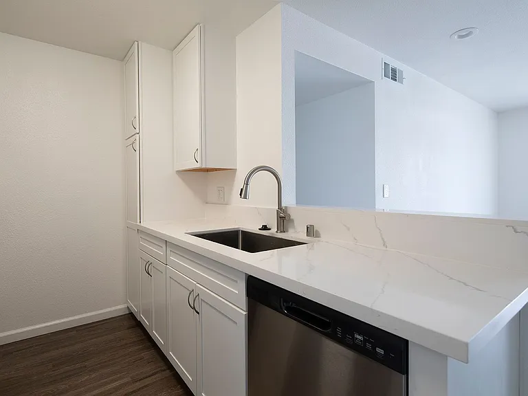 Mission Pacific Apartments — Photo 111