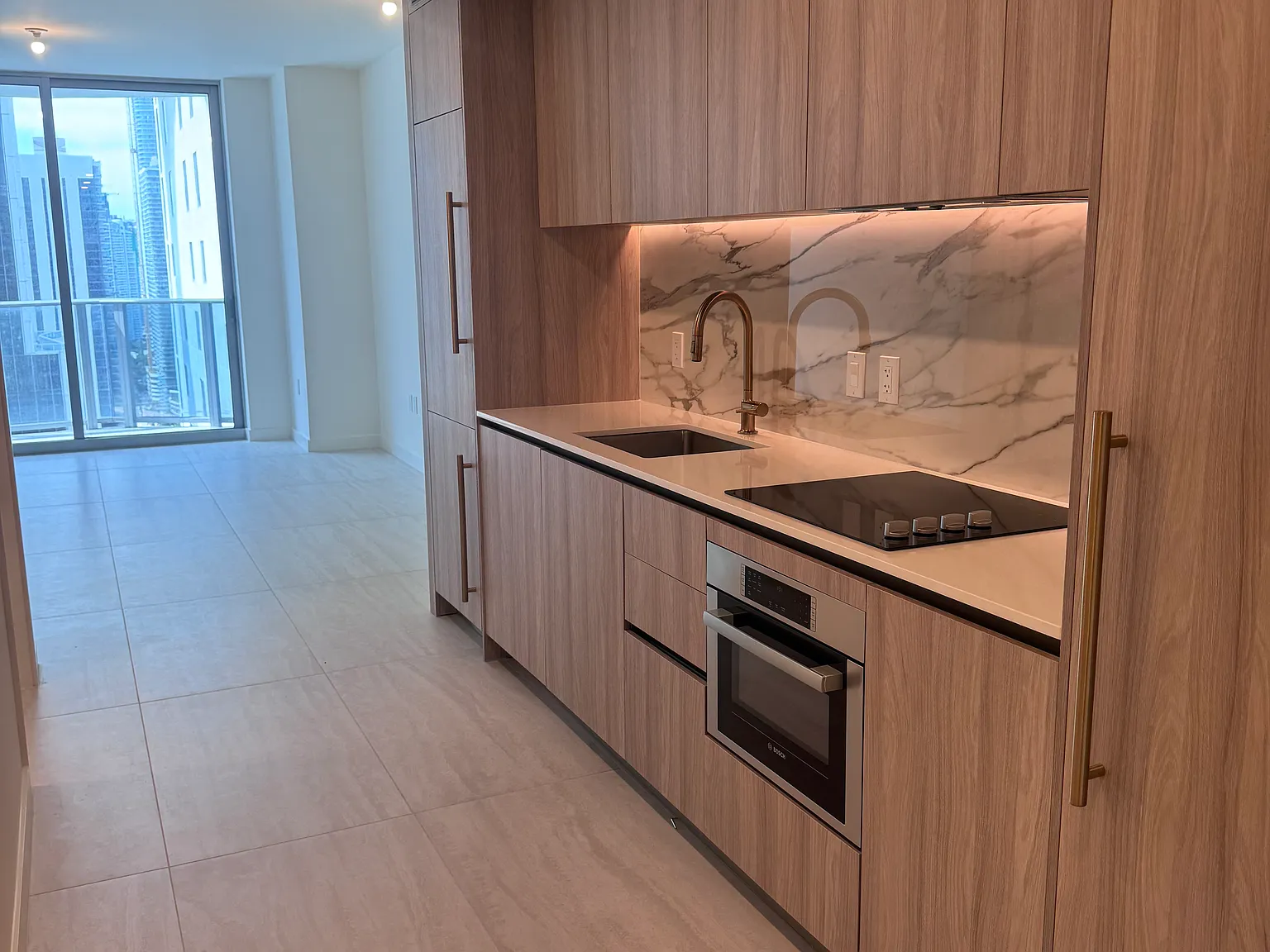 600 Brickell Ave — Photo 3