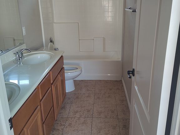 5th image of 8072 Cambria Cir