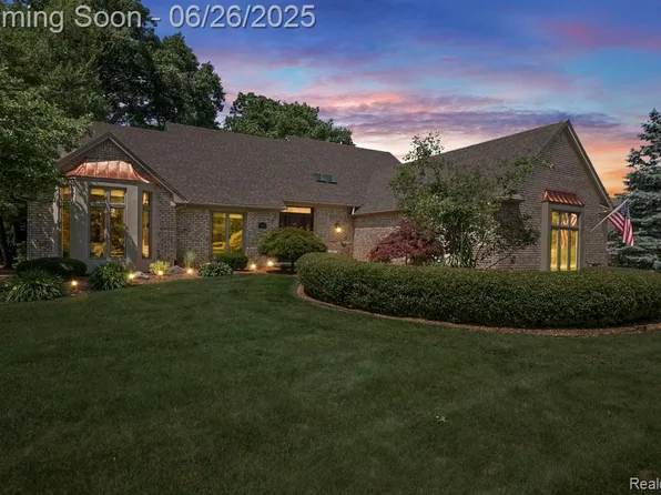 1114 Joshua Dr, Troy, MI 48098