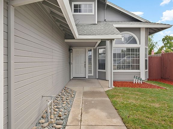 3rd image of 8348 Spengler Dr