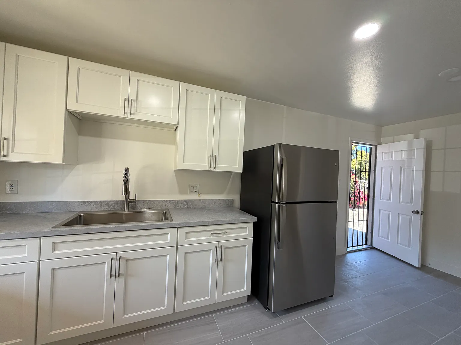3 bed, 1032 sqft, $2,750 — Photo 4