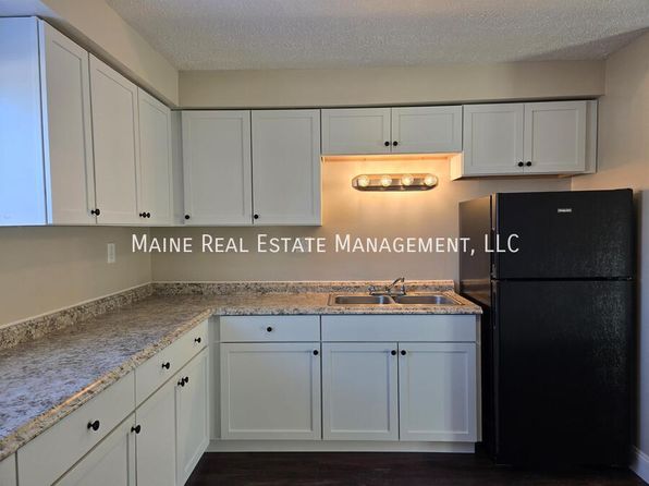 8 Hillside Ln APT 6, Lewiston, ME 04240