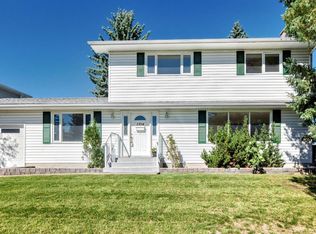 1104 S Southglen Dr SW, Calgary, AB T2W 0X1