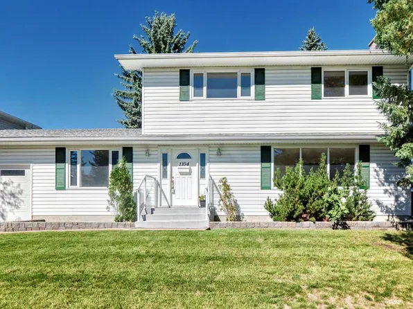1104 S Southglen Dr SW, Calgary, AB T2W 0X1