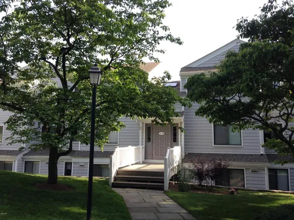 34 Rowayton Woods Dr, Norwalk, CT 06854