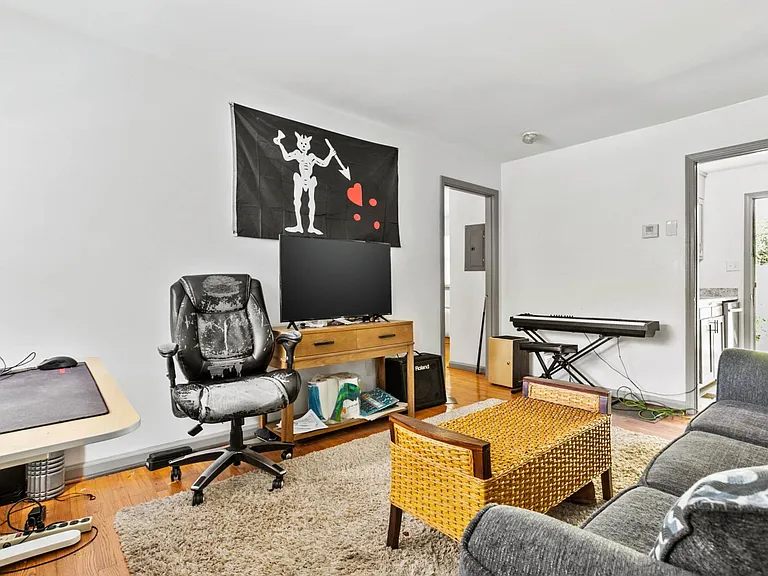 2411 Blossom St #3 — Photo 8