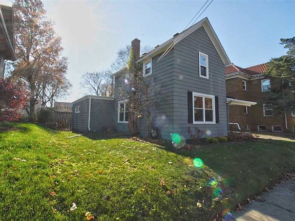 2nd image of 1613 Crosby St