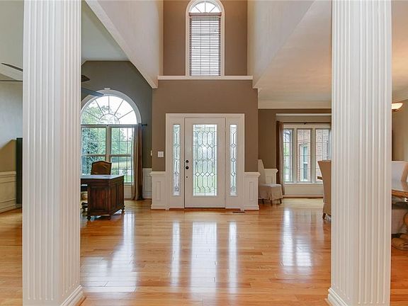 5th image of 1090 Harwich Dr