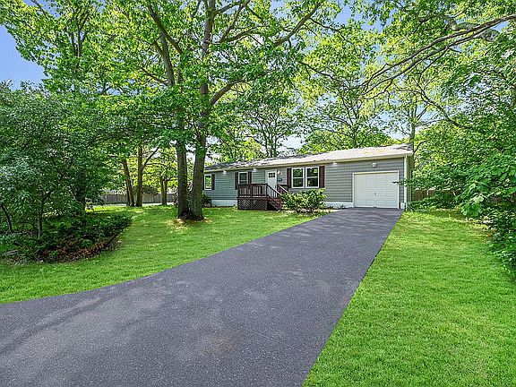 2nd image of 20 Beach Ln