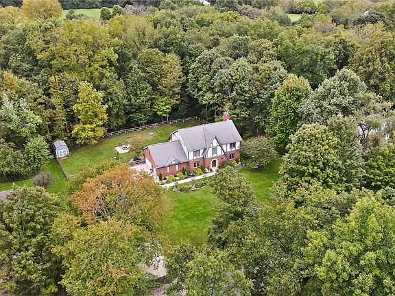 3rd image of 1079 Berryhill Rd