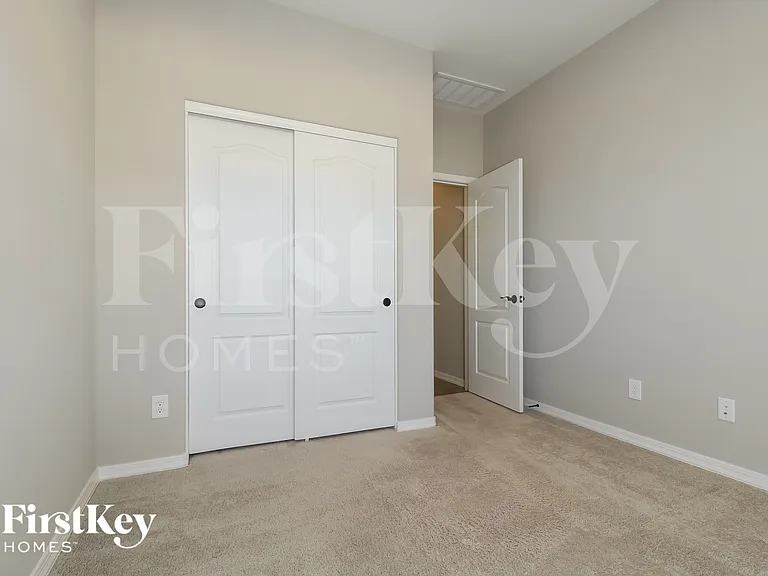8411 S 164th Dr — Photo 11