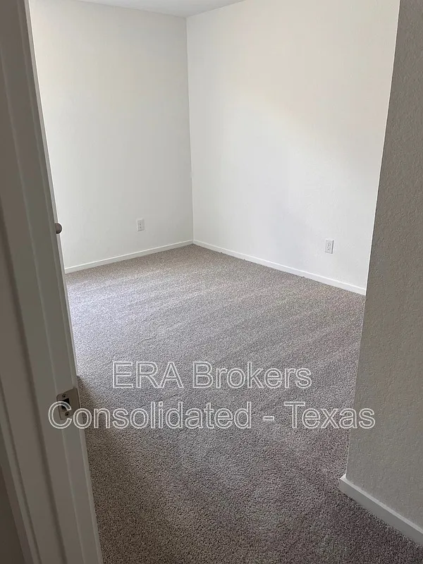 4 bed, 2.0 bath, 1575 sqft, $1,550 — Photo 2