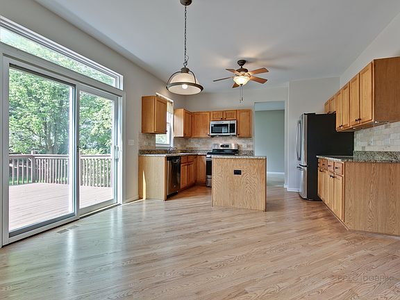 5th image of 475 Ashford Ln