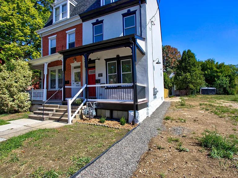 537 N Plum St — Photo 3
