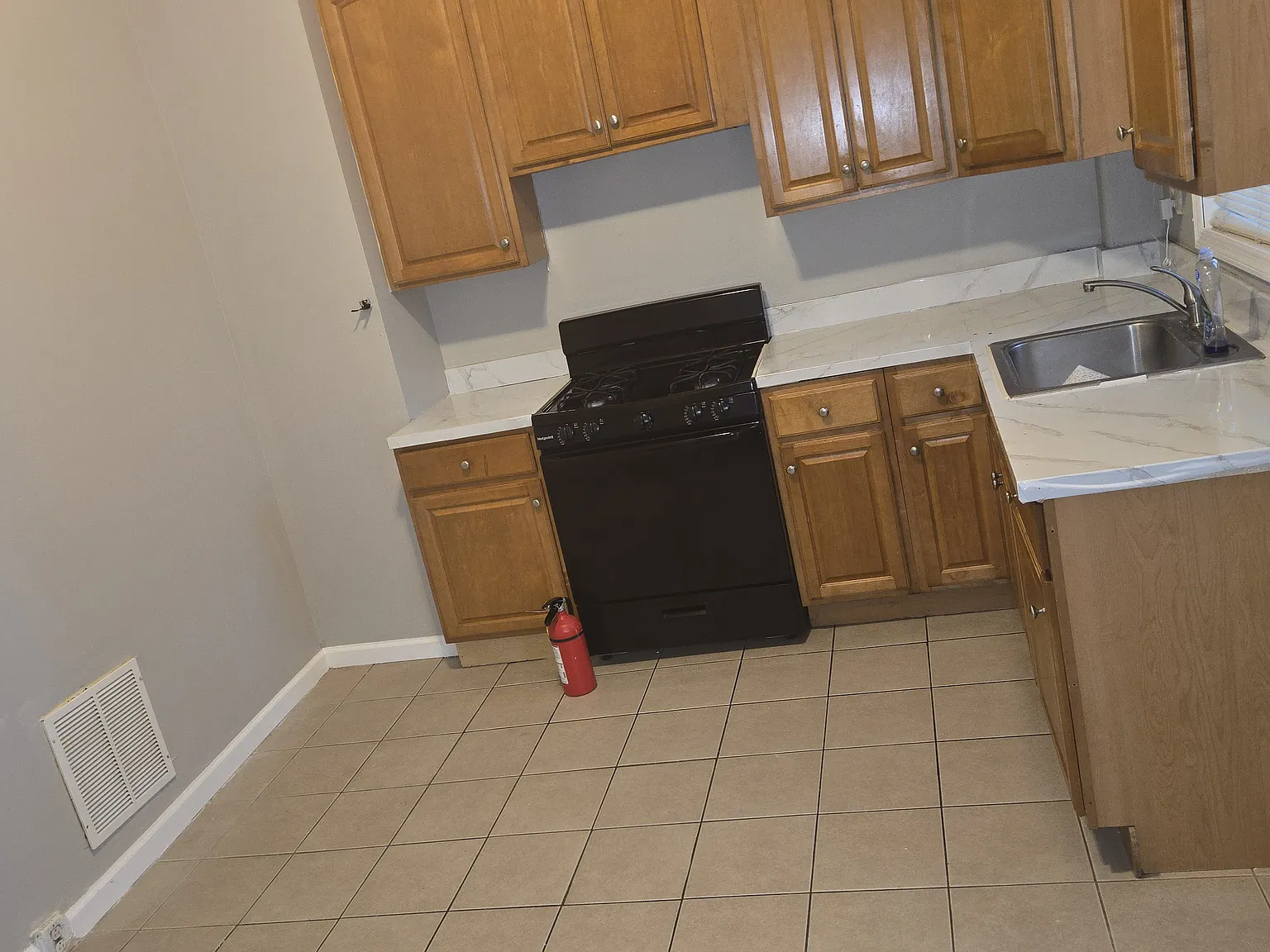 728 W Maple Ave — Photo 2