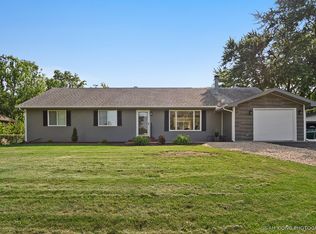 350 Holiday Dr, Somonauk, IL 60552