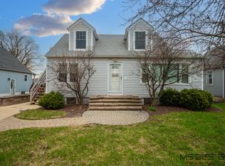 1044 Townsend St, Sycamore, IL 60178