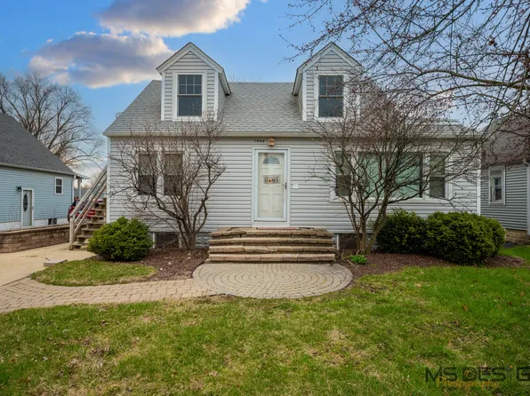 1044 Townsend St, Sycamore, IL 60178
