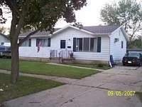 305 E Naldrette St photo 1