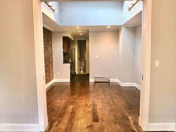 4th image of 121 Christopher St #13