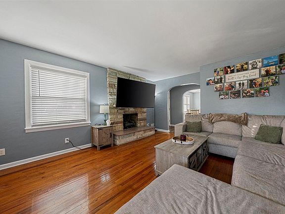 4th image of 1208 S Lewis St