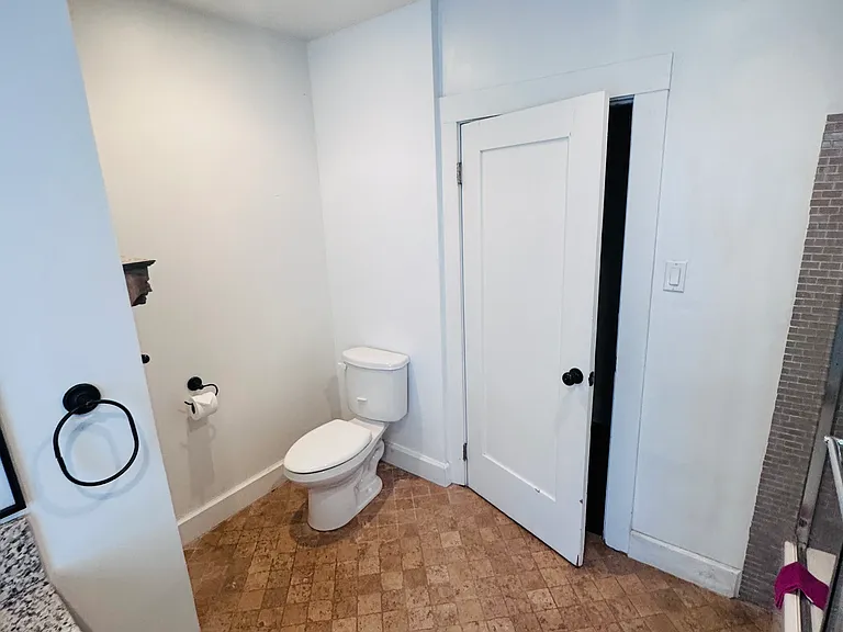 2754 Kenwood Ave #5 — Photo 21