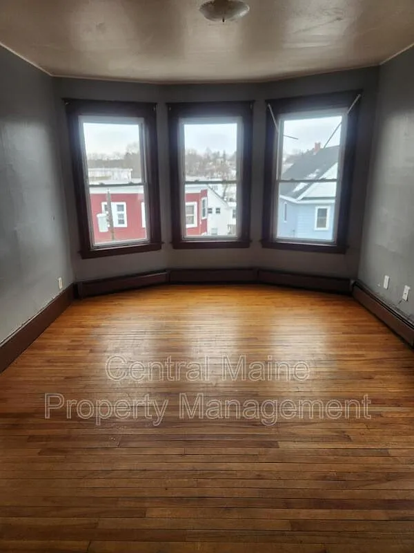 2 bed, 1.0 bath, $1,400 — Photo 3