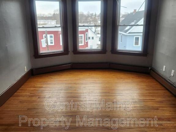 3rd image of 131 Horton St APT 4
