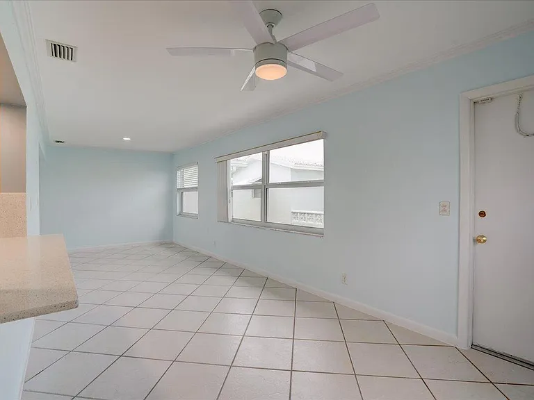 2086 SW 12th Ave — Photo 13