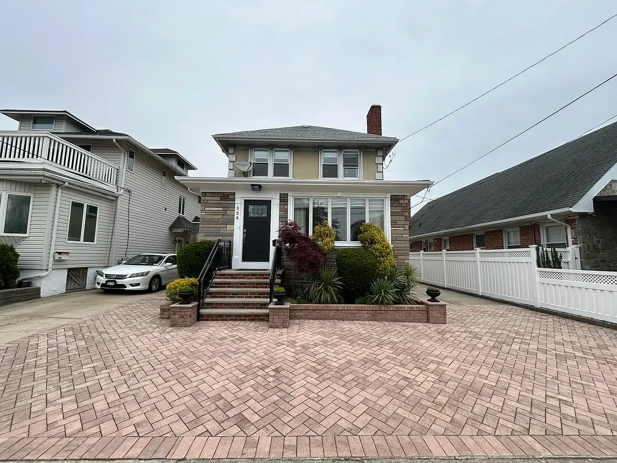 Building Photo - 526 Beach 132 St #1