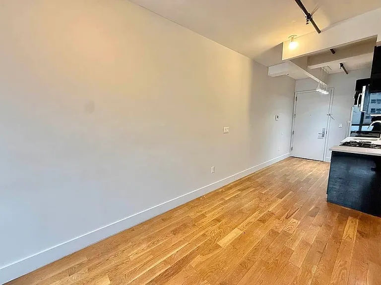 880 Dekalb Ave #401 — Photo 7