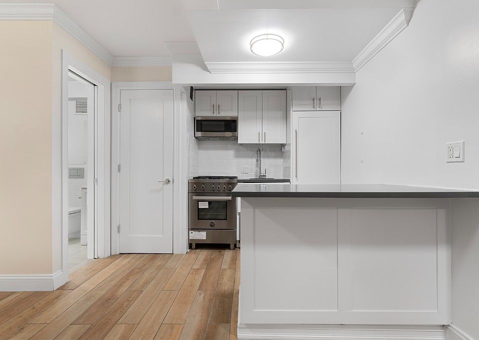 1st image of 210 E 22nd St APT 2B