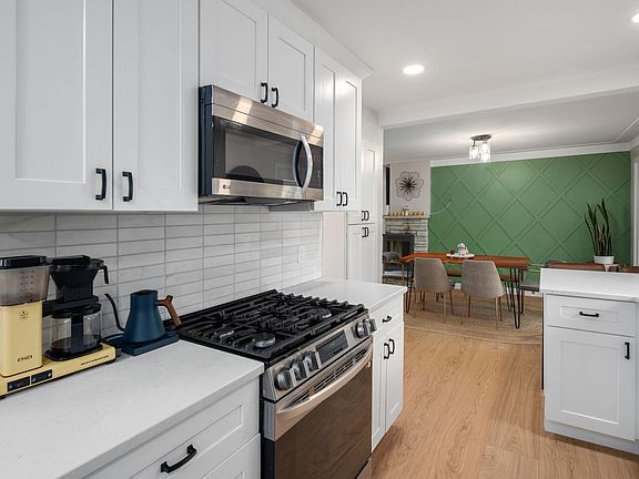 5th image of 4721 Valley View Rd