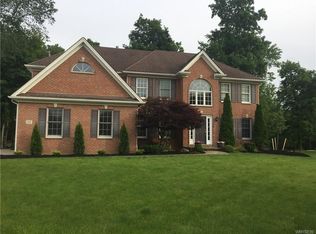 209 Ashwood Ln, Orchard Park, NY 14127
