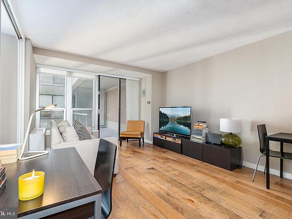 3rd image of 224 W Rittenhouse Sq #1618