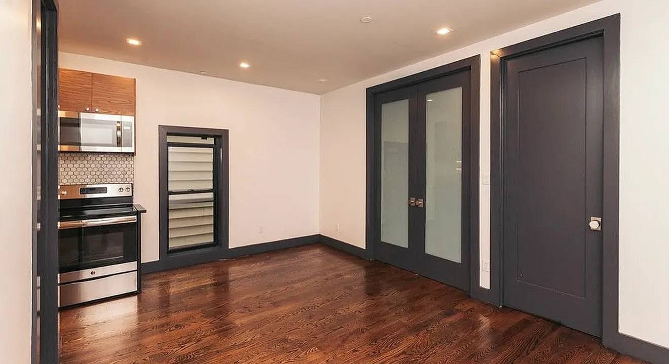 135 Woodbine Street — Photo 3